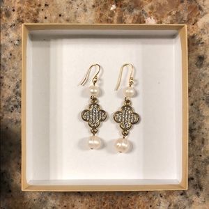 Gorgeous Pearl and Gold Earrings